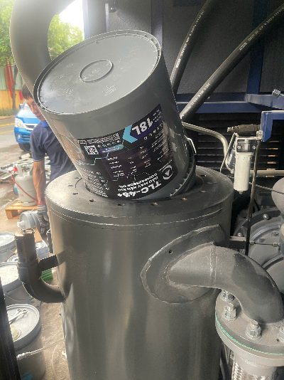Đội ngũ kỹ thuật TLC bảo trì tối ưu hệ thống khí nén