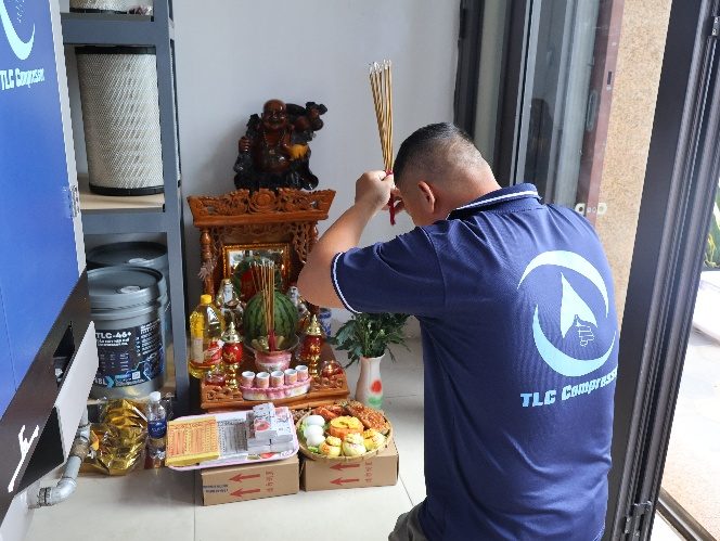 TLC khai trương Trung tâm Bảo dưỡng Máy nén khí tại Quy Nhơn 4 Khu trưng bày linh kiện phụ tùng máy nén khí chính hãng TLC Quy Nhơn