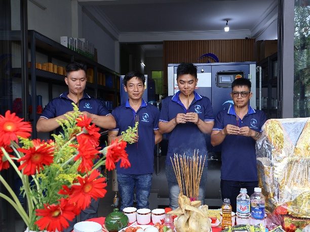 TLC khai trương Trung tâm Bảo dưỡng Máy nén khí tại Quy Nhơn 9 TLC giao lưu cùng khách hàng và đối tác trong lễ khai trương Quy Nhơn
