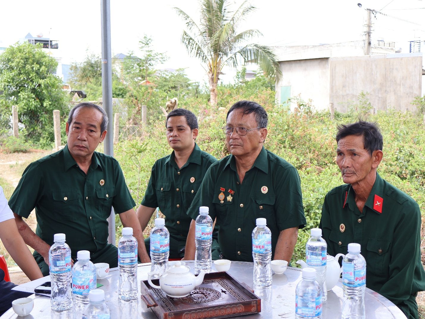 TLC Trao 20 Phần Quà Tri Ân Mẹ Việt Nam Anh Hùng Và Thương Binh Tại Gia Lai 10 TLC cùng khách mời chung tay trao quà tri ân người có công