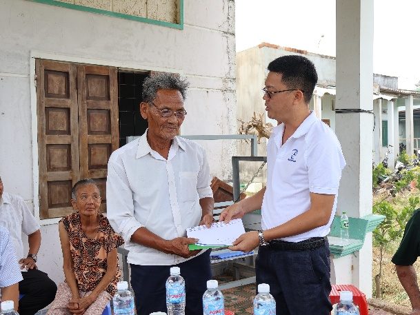 TLC Trao 20 Phần Quà Tri Ân Mẹ Việt Nam Anh Hùng Và Thương Binh Tại Gia Lai 2 Đoàn TLC trực tiếp đến thăm hỏi Mẹ Việt Nam Anh hùng tại Gia Lai