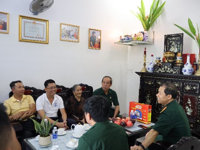 TLC Trao 20 Phần Quà Tri Ân Mẹ Việt Nam Anh Hùng Và Thương Binh Tại Gia Lai 6 TLC phối hợp Hội Cựu chiến binh Gia Lai trao quà tri ân người có công