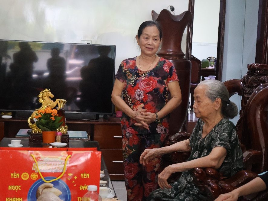 TLC Trao 20 Phần Quà Tri Ân Mẹ Việt Nam Anh Hùng Và Thương Binh Tại Gia Lai 7 Hoạt động an sinh xã hội của TLC nhân dịp khai trương chi nhánh Quy Nhơn